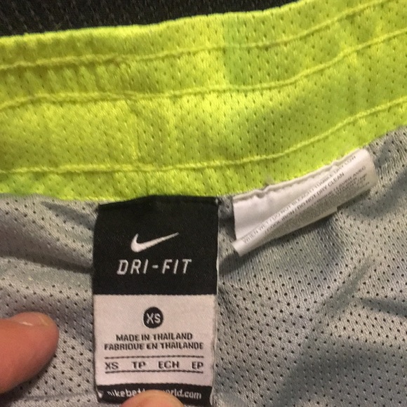 Nike DriFit - Picture 2 of 4